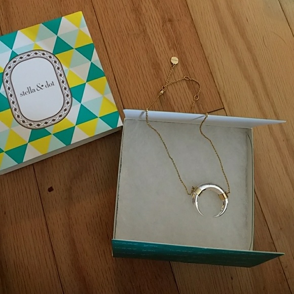 Stella & Dot Jewelry - Luna pendant necklace